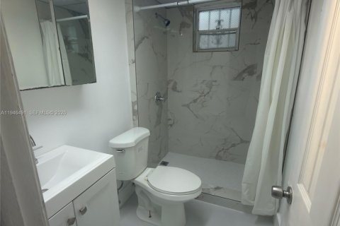 Condominio en alquiler en Miami Beach, Florida, 3 dormitorios, 69.86 m2 № 2004282 - foto 2