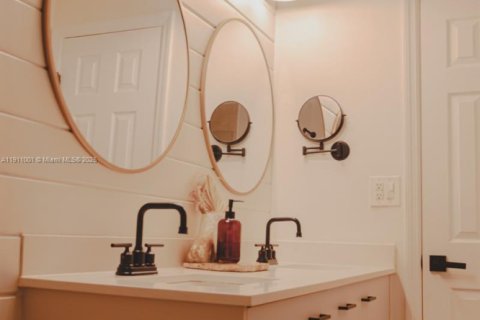 Touwnhouse à vendre à Hialeah, Floride: 2 chambres, 80.27 m2 № 1967180 - photo 15