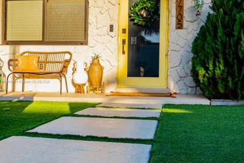 Touwnhouse à vendre à Hialeah, Floride: 2 chambres, 80.27 m2 № 1967180 - photo 2