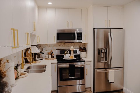 Touwnhouse à vendre à Hialeah, Floride: 2 chambres, 80.27 m2 № 1967180 - photo 8