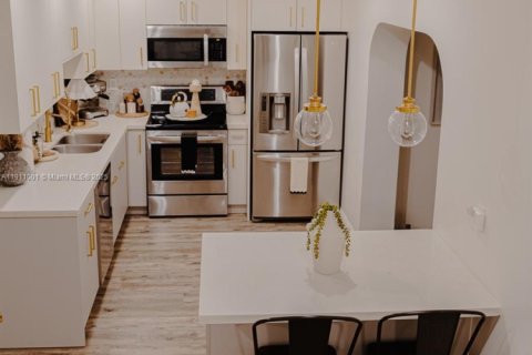 Touwnhouse à vendre à Hialeah, Floride: 2 chambres, 80.27 m2 № 1967180 - photo 9