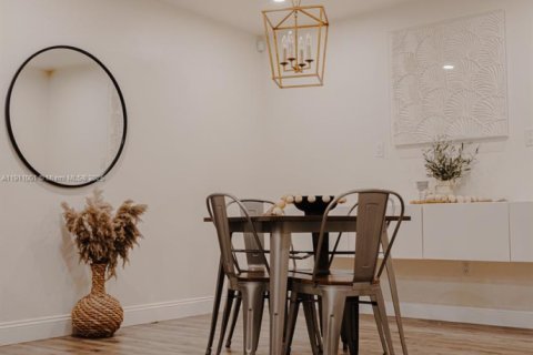 Touwnhouse à vendre à Hialeah, Floride: 2 chambres, 80.27 m2 № 1967180 - photo 11