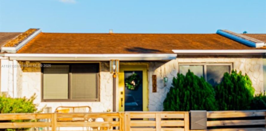 Touwnhouse à Hialeah, Floride 2 chambres, 80.27 m2 № 1967180