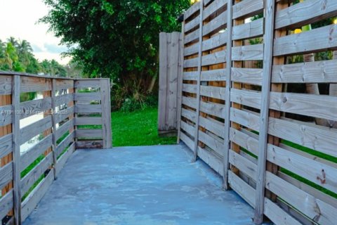 Touwnhouse à vendre à Hialeah, Floride: 2 chambres, 80.27 m2 № 1967180 - photo 25