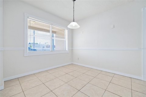 House in Tampa, Florida 4 bedrooms, 124.21 sq.m. № 2222193 - photo 20