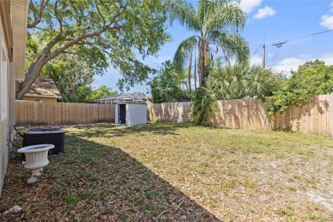 House in Tampa, Florida 4 bedrooms, 124.21 sq.m. № 2222193 - photo 13