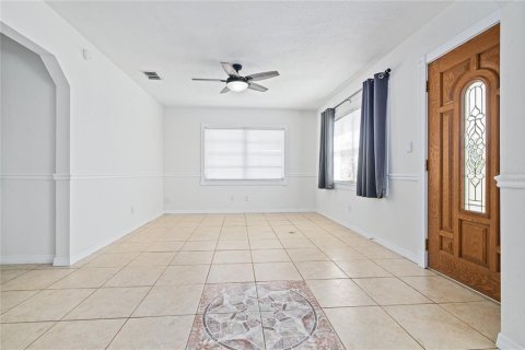 House in Tampa, Florida 4 bedrooms, 124.21 sq.m. № 2222193 - photo 4
