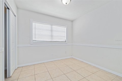 House in Tampa, Florida 4 bedrooms, 124.21 sq.m. № 2222193 - photo 7