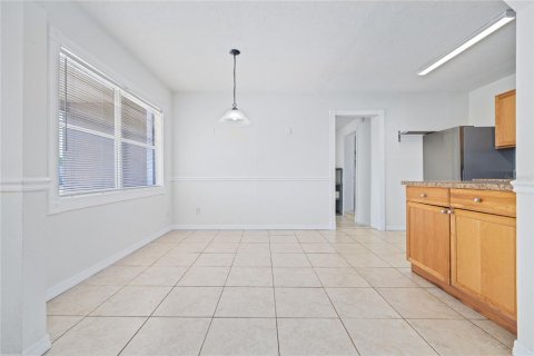 House in Tampa, Florida 4 bedrooms, 124.21 sq.m. № 2222193 - photo 18