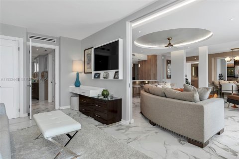 Condo in Miami Beach, Florida, 2 bedrooms № 1991444 - photo 26