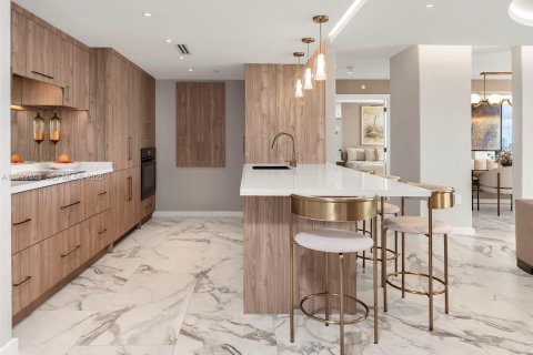 Condo in Miami Beach, Florida, 2 bedrooms № 1991444 - photo 3