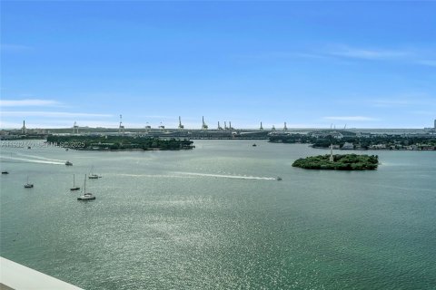 Condo in Miami Beach, Florida, 2 bedrooms № 1991444 - photo 21