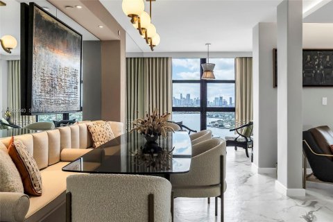 Condo in Miami Beach, Florida, 2 bedrooms № 1991444 - photo 14