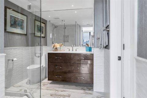 Condo in Miami Beach, Florida, 2 bedrooms № 1991444 - photo 27