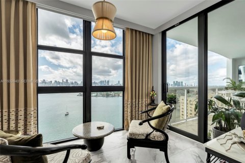 Condo in Miami Beach, Florida, 2 bedrooms № 1991444 - photo 16