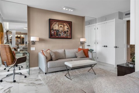Condo in Miami Beach, Florida, 2 bedrooms № 1991444 - photo 23