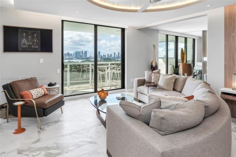 Condo in Miami Beach, Florida, 2 bedrooms № 1991444 - photo 13