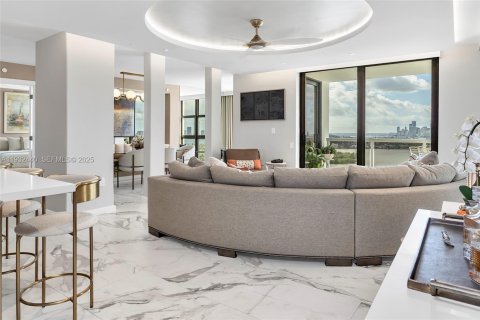 Condo in Miami Beach, Florida, 2 bedrooms № 1991444 - photo 10