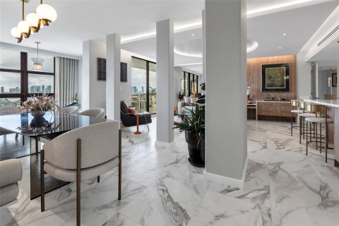 Condo in Miami Beach, Florida, 2 bedrooms № 1991444 - photo 18