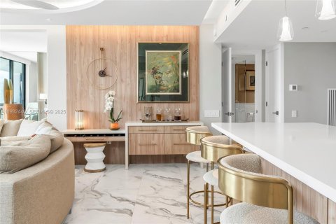 Condo in Miami Beach, Florida, 2 bedrooms № 1991444 - photo 9