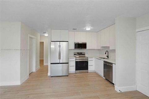 Casa en venta en North Miami Beach, Florida, 3 dormitorios, 116.69 m2 № 1822001 - foto 2