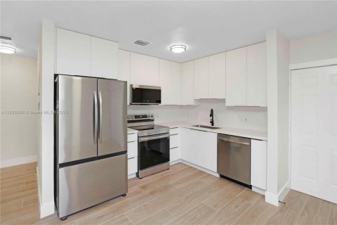 Casa en venta en North Miami Beach, Florida, 3 dormitorios, 116.69 m2 № 1822001 - foto 3