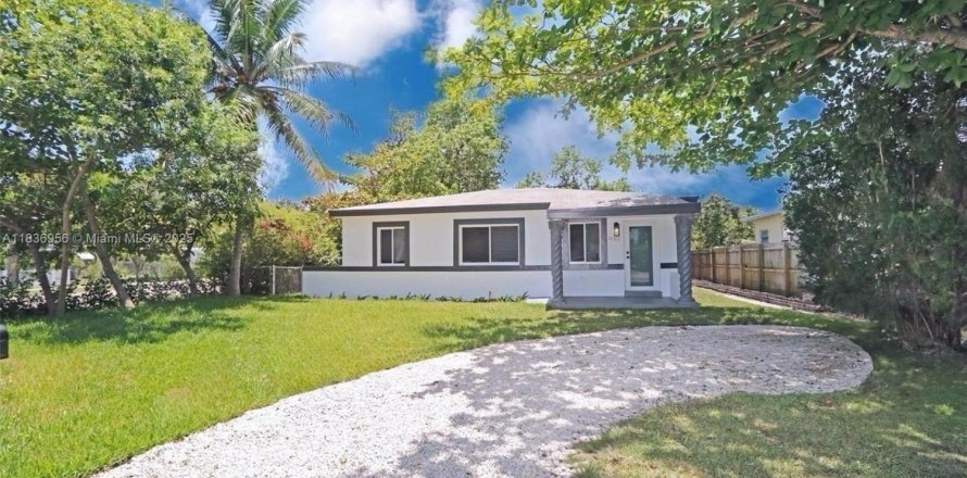 Casa en North Miami Beach, Florida 3 dormitorios, 116.69 m2 № 1822001