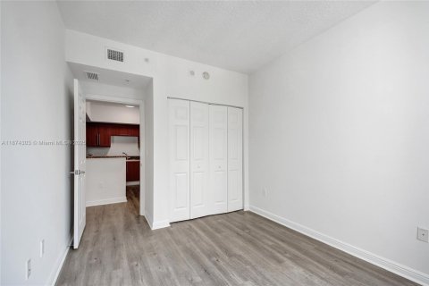 Condo in Coral Gables, Florida, 3 bedrooms  № 1923700 - photo 19