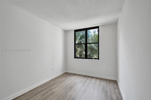 Condo in Coral Gables, Florida, 3 bedrooms  № 1923700 - photo 16