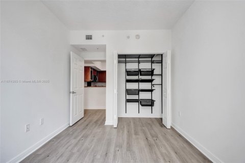 Condo in Coral Gables, Florida, 3 bedrooms  № 1923700 - photo 20