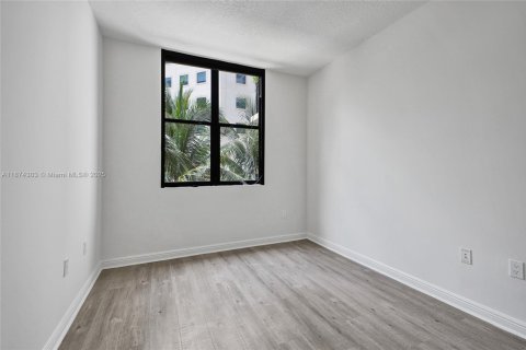 Condo in Coral Gables, Florida, 3 bedrooms  № 1923700 - photo 17
