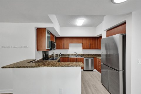 Condo in Coral Gables, Florida, 3 bedrooms  № 1923700 - photo 12