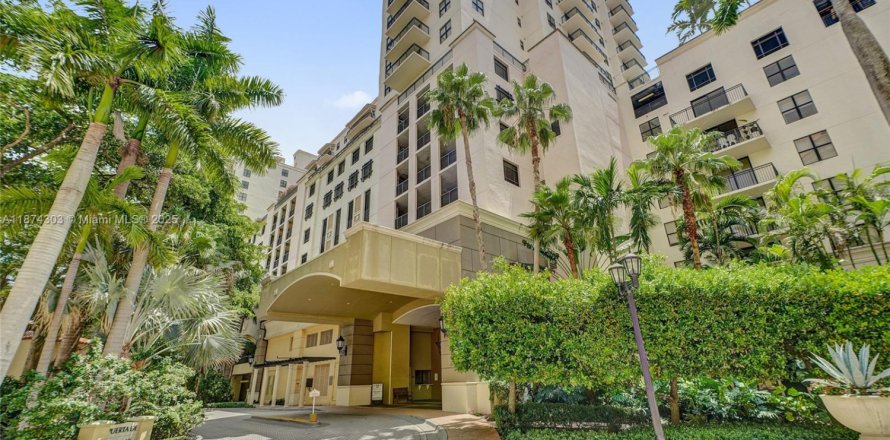 Condo in Coral Gables, Florida, 3 bedrooms  № 1923700