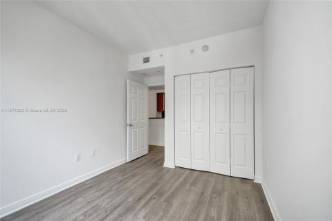 Condo in Coral Gables, Florida, 3 bedrooms  № 1923700 - photo 18