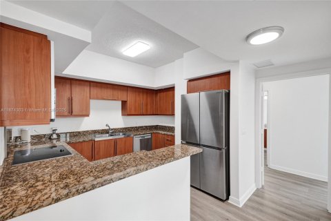 Condo in Coral Gables, Florida, 3 bedrooms  № 1923700 - photo 2
