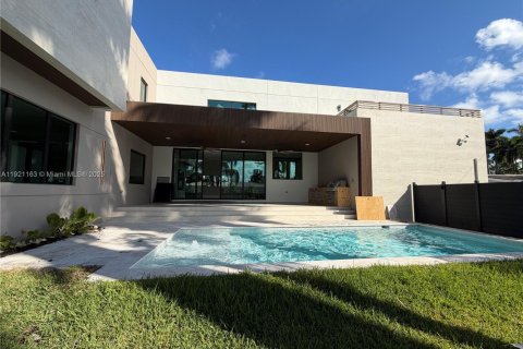 Casa en venta en Hollywood, Florida, 5 dormitorios, 298.87 m2 № 1975394 - foto 18