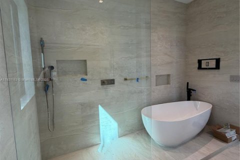 Casa en venta en Hollywood, Florida, 5 dormitorios, 298.87 m2 № 1975394 - foto 30