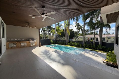 Casa en venta en Hollywood, Florida, 5 dormitorios, 298.87 m2 № 1975394 - foto 13