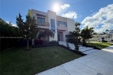 Casa en venta en Hollywood, Florida, 5 dormitorios, 298.87 m2 № 1975394 - foto 4