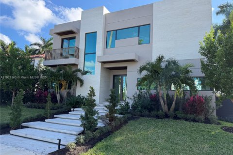 Casa en venta en Hollywood, Florida, 5 dormitorios, 298.87 m2 № 1975394 - foto 1