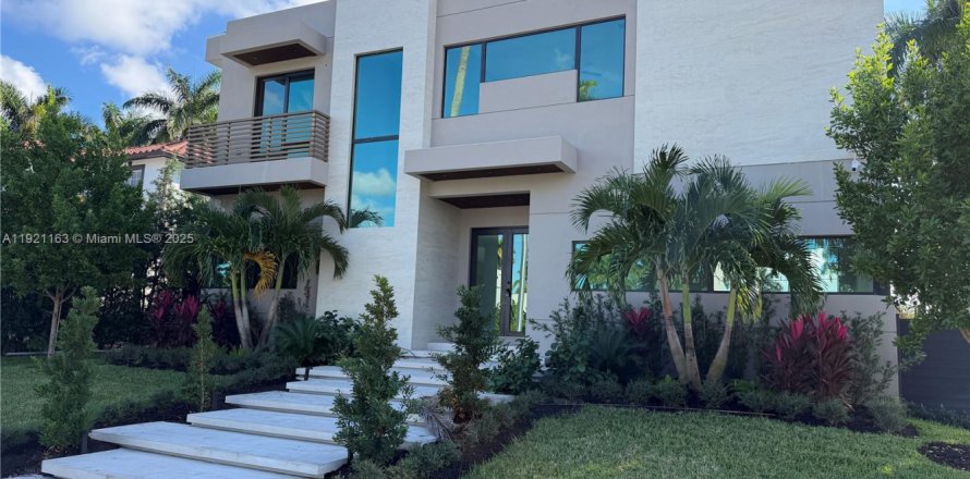 Casa en Hollywood, Florida 5 dormitorios, 298.87 m2 № 1975394