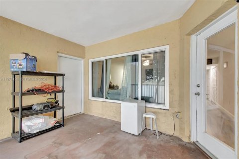 Condo in Oakland Park, Florida, 2 bedrooms  № 2035893 - photo 27