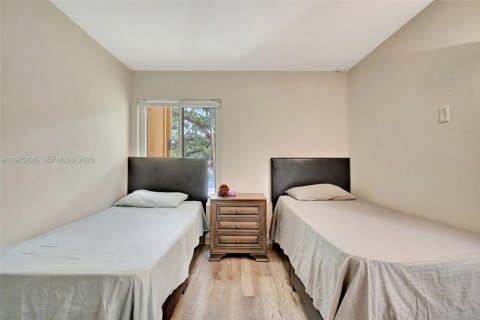 Condo in Oakland Park, Florida, 2 bedrooms  № 2035893 - photo 18