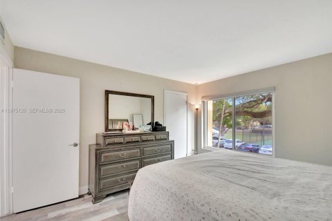 Condo in Oakland Park, Florida, 2 bedrooms  № 2035893 - photo 22
