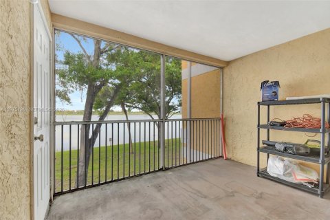 Condo in Oakland Park, Florida, 2 bedrooms  № 2035893 - photo 29