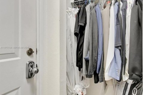 Condo in Oakland Park, Florida, 2 bedrooms  № 2035893 - photo 4