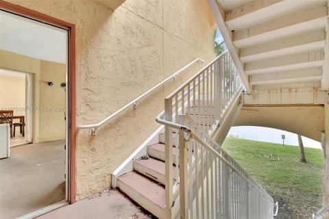 Condo in Oakland Park, Florida, 2 bedrooms  № 2035893 - photo 30