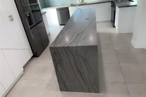 Casa en venta en Miami, Florida, 4 dormitorios, 166.02 m2 № 1841169 - foto 10