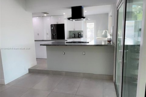 Casa en venta en Miami, Florida, 4 dormitorios, 166.02 m2 № 1841169 - foto 9