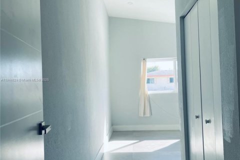 Casa en venta en Miami, Florida, 4 dormitorios, 166.02 m2 № 1841169 - foto 23